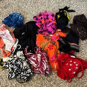 Lot of 8 swim suits plus three pieces 18 total pieces lucky brand, hurley, Roxy